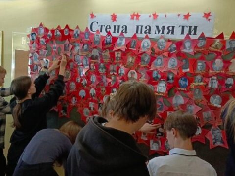 Более шестисот Героев: ребята из лыткаринской гимназии № 7 создали экспозицию с фотографиями своих родных участников ВОВ Новости Лыткарино 