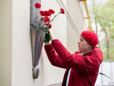 Волонтеры Лыткарина восстановили мемориальные доски, установленные в честь Героев Великой Отечественной войны Новости Лыткарино 
